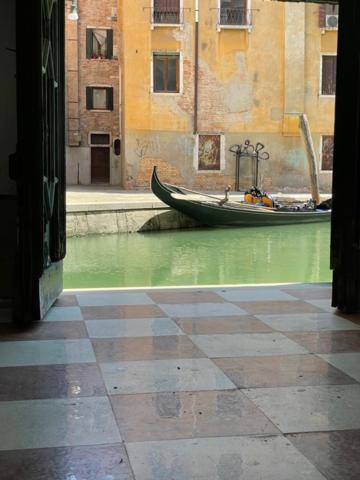 San Marco Apartment With Canal View เวนิส ภายนอก รูปภาพ