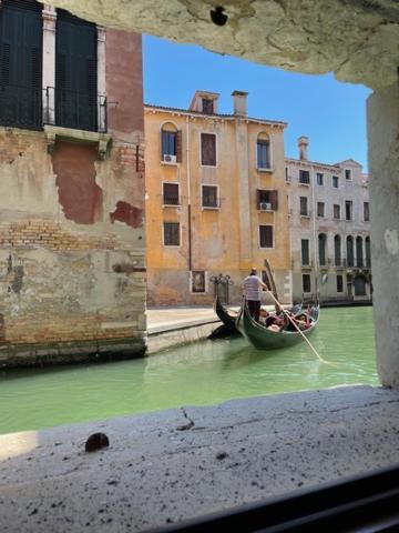San Marco Apartment With Canal View เวนิส ภายนอก รูปภาพ